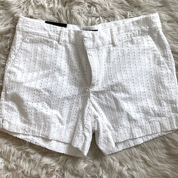 Banana Republic Eyelet Shorts White 4 1/2 Inches - Picture 4 of 11